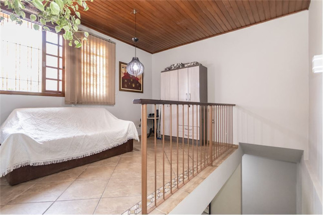 Imagem Casa com 4 Quartos à Venda, 250 m² em Três Figueiras - Porto Alegre Imagem Casa com 4 Quartos à Venda, 250 m² em Três Figueiras - Porto Alegre