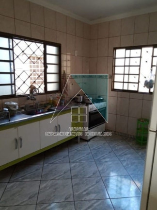 Imagem Sobrado com 3 Quartos à Venda, 251 m² em Campos Eliseos - Ribeirão Preto Imagem Sobrado com 3 Quartos à Venda, 251 m² em Campos Eliseos - Ribeirão Preto