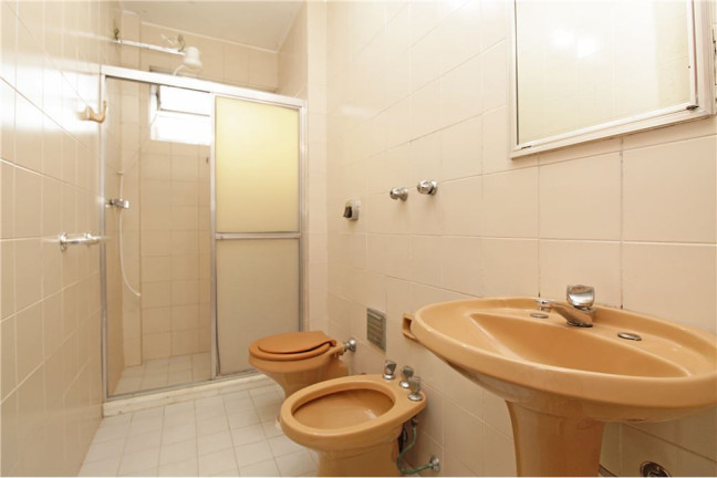 Imagem Imóvel com 3 Quartos à Venda, em Cidade Baixa - Porto Alegre Imagem Imóvel com 3 Quartos à Venda, em Cidade Baixa - Porto Alegre