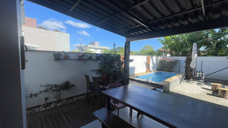 Imagem Casa com 3 Quartos à Venda, 215 m² em Cachoeira Do Bom Jesus - Florianópolis Imagem Casa com 3 Quartos à Venda, 215 m² em Cachoeira Do Bom Jesus - Florianópolis