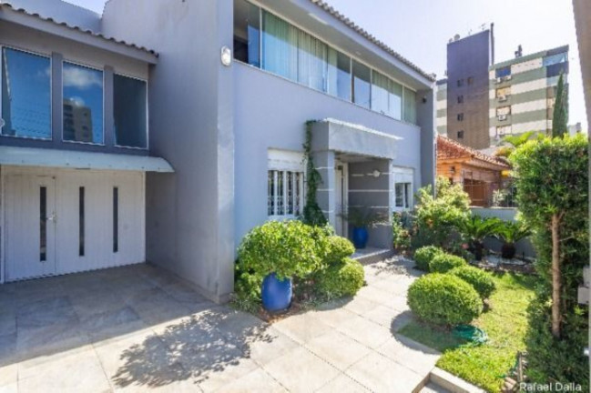 Imóvel com 4 Quartos à Venda,  em Partenon - Porto Alegre