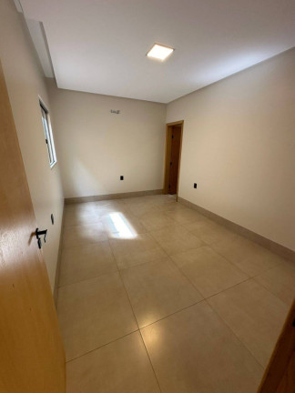 Imagem Casa com 3 Quartos à Venda, 360 m² em Setor Cristina Ii - Trindade Imagem Casa com 3 Quartos à Venda, 360 m² em Setor Cristina Ii - Trindade