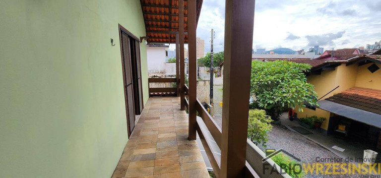 Imagem Sobrado com 4 Quartos para Alugar, 200 m² em Anita Garibaldi - Joinville Imagem Sobrado com 4 Quartos para Alugar, 200 m² em Anita Garibaldi - Joinville