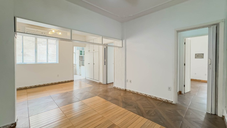 Imagem Apartamento com 3 Quartos à Venda, 101 m² em Cidade Baixa - Porto Alegre Imagem Apartamento com 3 Quartos à Venda, 101 m² em Cidade Baixa - Porto Alegre