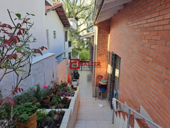Imagem Casa com 8 Quartos à Venda, 410 m² em Agronômica - Florianópolis