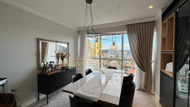 Imagem Apartamento com 3 Quartos à Venda, 140 m² em Centro - Balneário Camboriú Imagem Apartamento com 3 Quartos à Venda, 140 m² em Centro - Balneário Camboriú