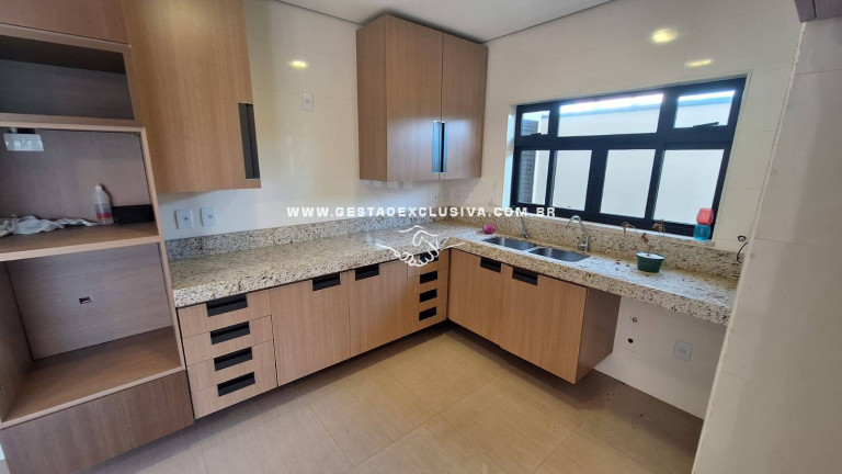 Imagem Casa com 4 Quartos à Venda, 274 m² em Itatiba