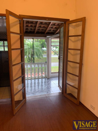 Casa com 3 Quartos à Venda,  em Parque Brasil - Jacareí