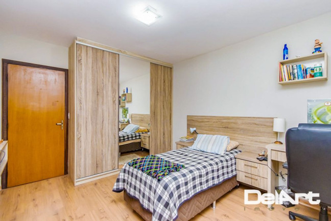 Imagem Sobrado com 3 Quartos à Venda, 232 m² em Capão Da Imbuia - Curitiba Imagem Sobrado com 3 Quartos à Venda, 232 m² em Capão Da Imbuia - Curitiba