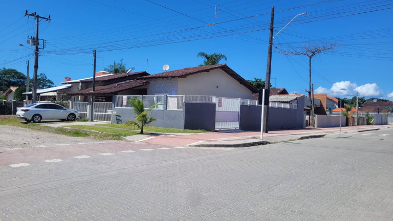 Imagem Casa com 2 Quartos à Venda, 74 m² em Balneário Princesa Do Mar - Itapoá Imagem Casa com 2 Quartos à Venda, 74 m² em Balneário Princesa Do Mar - Itapoá