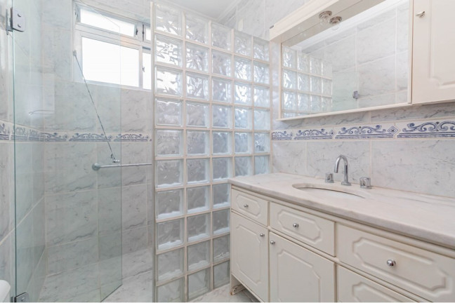 Imagem Apartamento com 3 Quartos à Venda, 67 m² em Rio Branco - Porto Alegre Imagem Apartamento com 3 Quartos à Venda, 67 m² em Rio Branco - Porto Alegre
