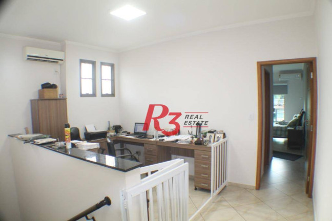 Imagem Sobrado com 3 Quartos à Venda, 300 m² em Aparecida - Santos