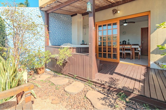 Imagem Casa com 3 Quartos à Venda, 160 m² em Chácara Das Pedras - Porto Alegre Imagem Casa com 3 Quartos à Venda, 160 m² em Chácara Das Pedras - Porto Alegre