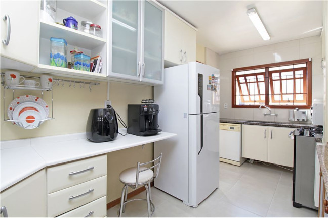 Imagem Casa com 5 Quartos à Venda, em Glória - Porto Alegre Imagem Casa com 5 Quartos à Venda, em Glória - Porto Alegre