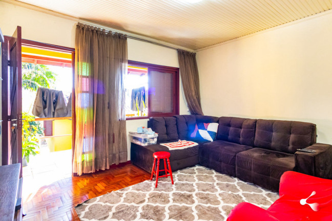 Imagem Casa com 5 Quartos à Venda, em Jardim Sabará - Porto Alegre Imagem Casa com 5 Quartos à Venda, em Jardim Sabará - Porto Alegre
