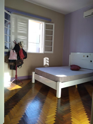 Imagem Casa com 5 Quartos à Venda, em Centro - Santa Maria Imagem Casa com 5 Quartos à Venda, em Centro - Santa Maria