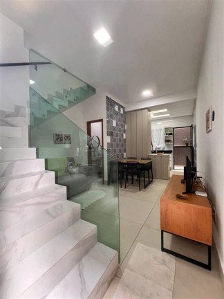 Imagem Sobrado com 2 Quartos à Venda, 60 m² em Maracanã - Praia Grande Imagem Sobrado com 2 Quartos à Venda, 60 m² em Maracanã - Praia Grande