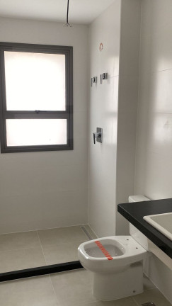 Imagem Apartamento com 4 Quartos à Venda, 245 m² Imagem Apartamento com 4 Quartos à Venda, 245 m²