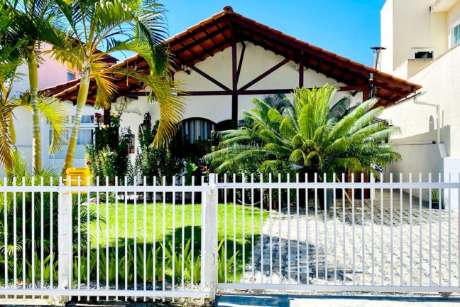 Imagem Casa com 4 Quartos à Venda, 130 m² em José Amândio - Bombinhas Imagem Casa com 4 Quartos à Venda, 130 m² em José Amândio - Bombinhas