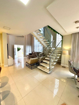 Imagem Casa com 3 Quartos à Venda, em América - Joinville Imagem Casa com 3 Quartos à Venda, em América - Joinville