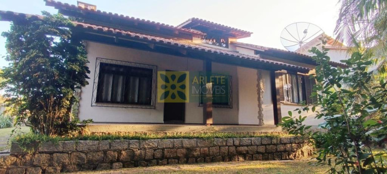 Imagem Casa com 3 Quartos à Venda, 180 m² em José Amândio - Bombinhas Imagem Casa com 3 Quartos à Venda, 180 m² em José Amândio - Bombinhas