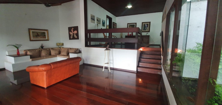 Imagem Casa com 4 Quartos à Venda, em São Francisco - Niterói Imagem Casa com 4 Quartos à Venda, em São Francisco - Niterói