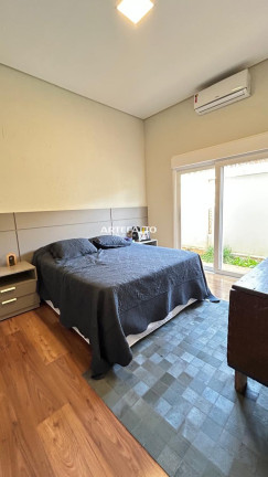 Imagem Casa com 3 Quartos à Venda, 1.600 m² Imagem Casa com 3 Quartos à Venda, 1.600 m²