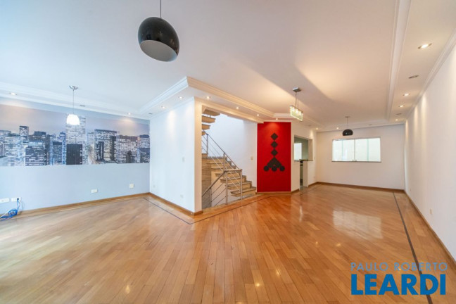 Imagem Sobrado com 3 Quartos à Venda, 228 m² em Vila Gilda - Santo André Imagem Sobrado com 3 Quartos à Venda, 228 m² em Vila Gilda - Santo André