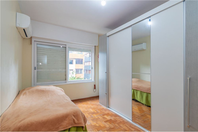 Imagem Imóvel com 3 Quartos à Venda, em Auxiliadora - Porto Alegre Imagem Imóvel com 3 Quartos à Venda, em Auxiliadora - Porto Alegre