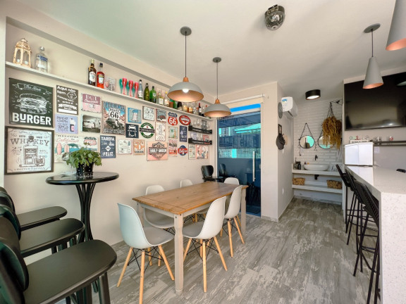 Imagem Casa com 4 Quartos à Venda, 290 m² em Estreito - Florianópolis