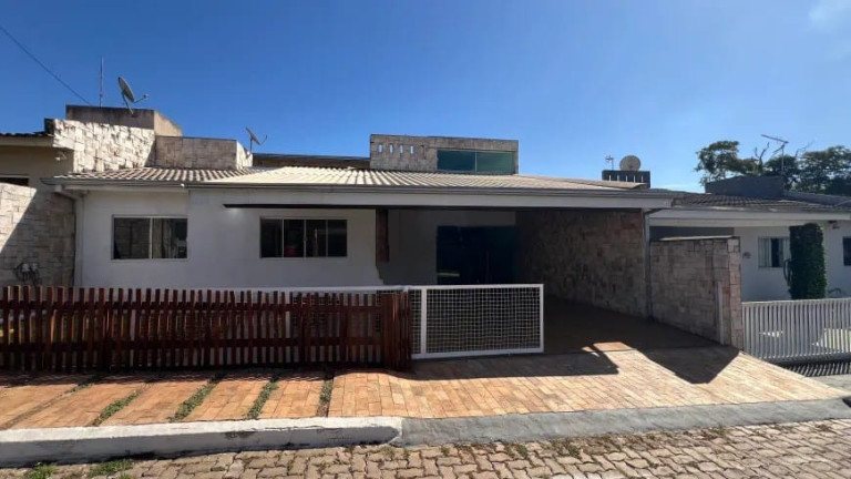 Imóvel com 
            	4             Quartos à Venda, 250 m² em 
            	Bairro Industrial Santo Antoni             - 
            	Aparecida De Goiania            