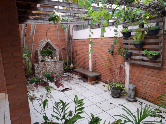 Imagem Casa com 3 Quartos à Venda, 368 m² em Lidice - Uberlândia