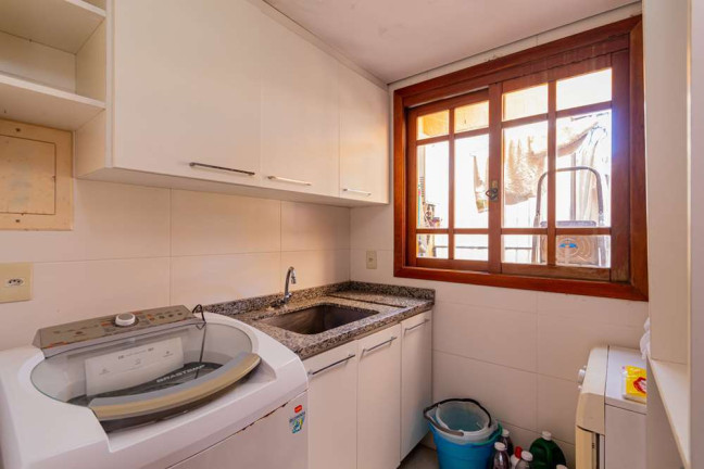Imagem Casa com 6 Quartos à Venda,  em Tristeza - Porto Alegre