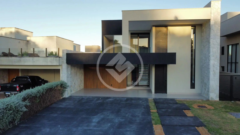 Imagem Casa com 3 Quartos à Venda, 320 m² em Residencial Goiânia Golfe Clube - Goiânia Imagem Casa com 3 Quartos à Venda, 320 m² em Residencial Goiânia Golfe Clube - Goiânia