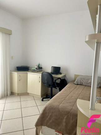 Imagem Casa com 3 Quartos à Venda, 227 m² em Carianos - Florianópolis Imagem Casa com 3 Quartos à Venda, 227 m² em Carianos - Florianópolis