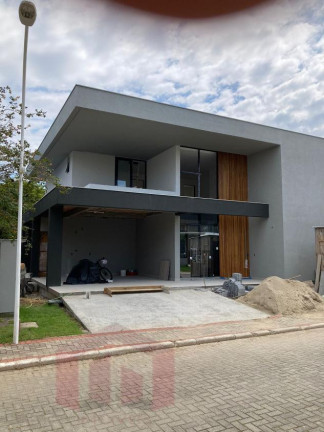 Imagem Imóvel com 3 Quartos à Venda, 295 m²