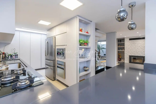 Imagem Sobrado com 3 Quartos à Venda, 240 m² em Atuba - Curitiba Imagem Sobrado com 3 Quartos à Venda, 240 m² em Atuba - Curitiba