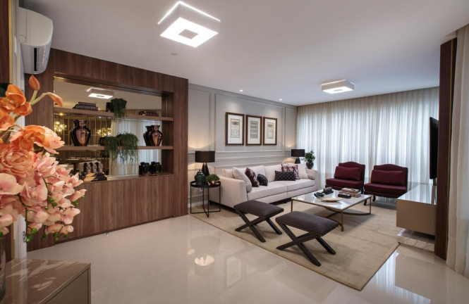 Imagem Imóvel com 4 Quartos à Venda, 200 m² em Centro - Balneário Camboriú Imagem Imóvel com 4 Quartos à Venda, 200 m² em Centro - Balneário Camboriú