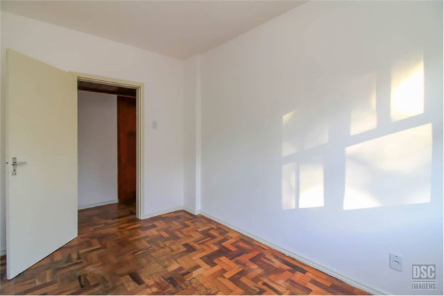 Imagem Imóvel com 2 Quartos à Venda, em Santo Antônio - Porto Alegre Imagem Imóvel com 2 Quartos à Venda, em Santo Antônio - Porto Alegre