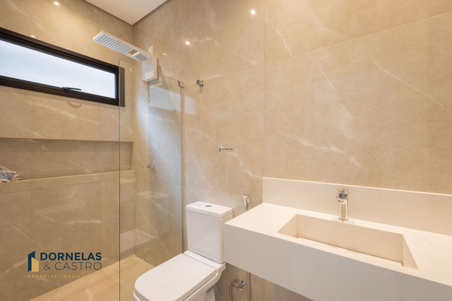 Imagem Casa com 3 Quartos à Venda, 400 m² em Guará I - Brasília Imagem Casa com 3 Quartos à Venda, 400 m² em Guará I - Brasília