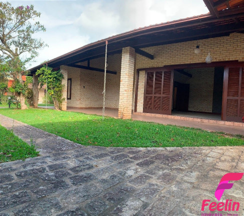 Imagem Casa com 6 Quartos à Venda, 370 m² em Armação - Florianópolis Imagem Casa com 6 Quartos à Venda, 370 m² em Armação - Florianópolis