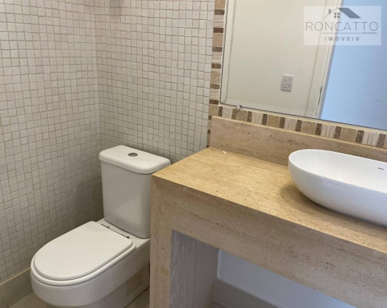 Imagem Casa de Condomínio com 4 Quartos à Venda, 240 m²