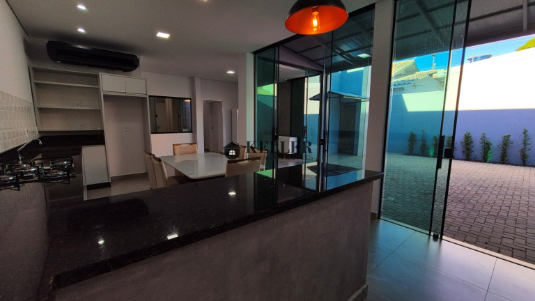 Imagem Casa com 3 Quartos à Venda, 300 m² em Jardim Tarobá - Foz Do Iguaçu