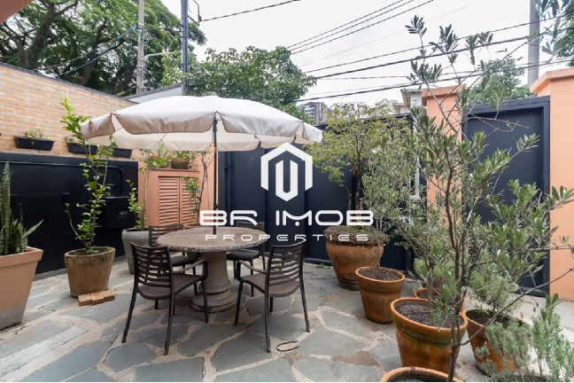 Imagem Casa com 4 Quartos à Venda, 300 m² em Moema - São Paulo Imagem Casa com 4 Quartos à Venda, 300 m² em Moema - São Paulo
