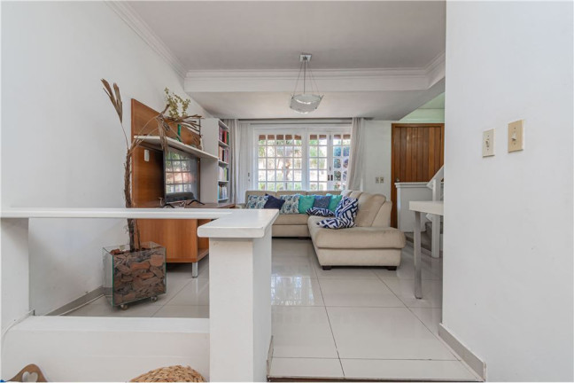 Imagem Casa com 2 Quartos à Venda, em Ipanema - Porto Alegre Imagem Casa com 2 Quartos à Venda, em Ipanema - Porto Alegre