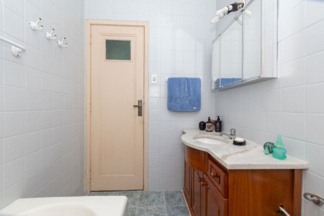 Imagem Imóvel com 3 Quartos à Venda, 101 m² em Petrópolis - Porto Alegre Imagem Imóvel com 3 Quartos à Venda, 101 m² em Petrópolis - Porto Alegre