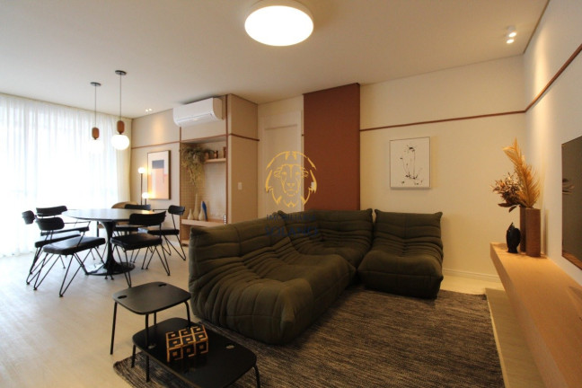 Imagem Apartamento com 2 Quartos à Venda, 135 m² em Centro - Curitiba
