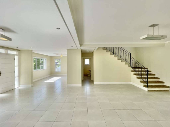 Imagem Casa com 4 Quartos à Venda, 311 m² em Golf Gardens - Carapicuíba Imagem Casa com 4 Quartos à Venda, 311 m² em Golf Gardens - Carapicuíba