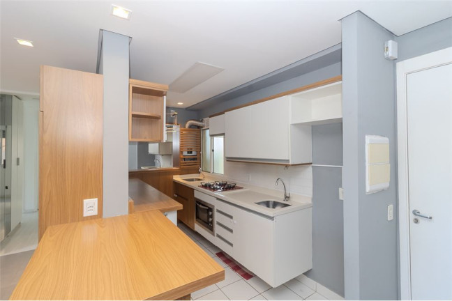 Imagem Apartamento com 3 Quartos à Venda, 70 m² em Humaitá - Porto Alegre Imagem Apartamento com 3 Quartos à Venda, 70 m² em Humaitá - Porto Alegre