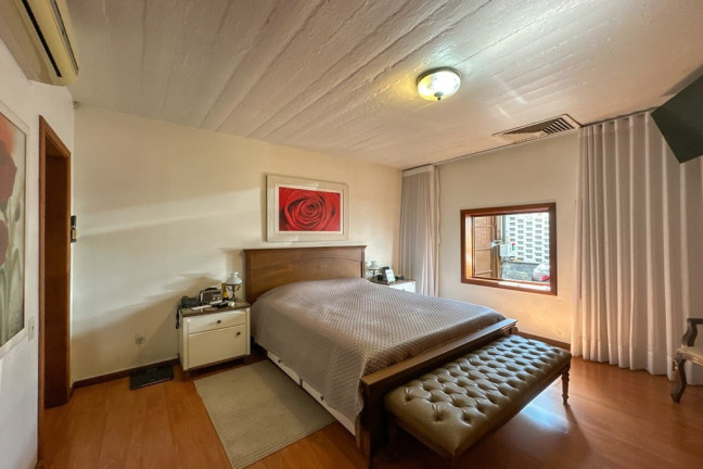 Imagem Casa com 3 Quartos à Venda, 300 m² em Três Figueiras - Porto Alegre Imagem Casa com 3 Quartos à Venda, 300 m² em Três Figueiras - Porto Alegre